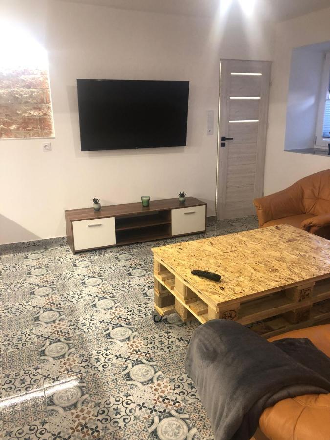 Blisko Teatru 2 Apartment Walbrzych Ngoại thất bức ảnh